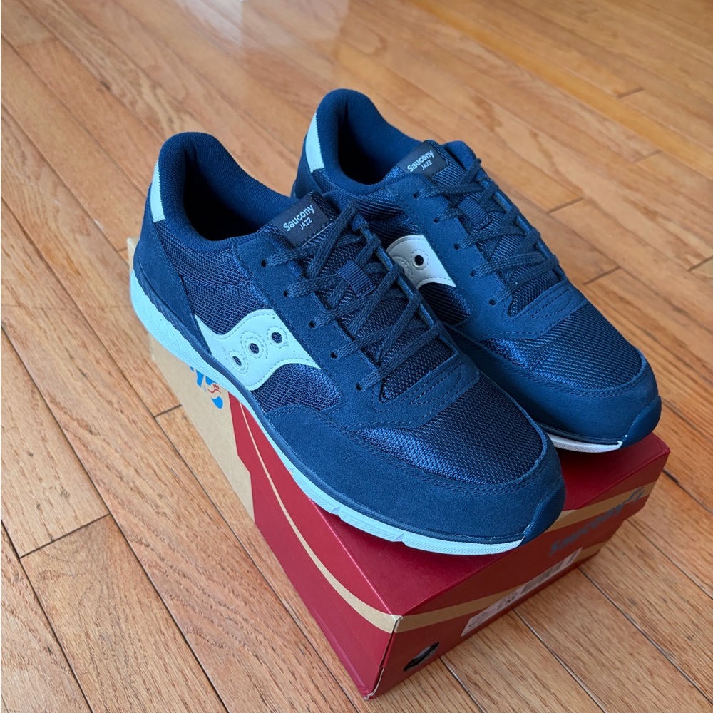 Saucony sneakers size 7 jazz lite in navy/white